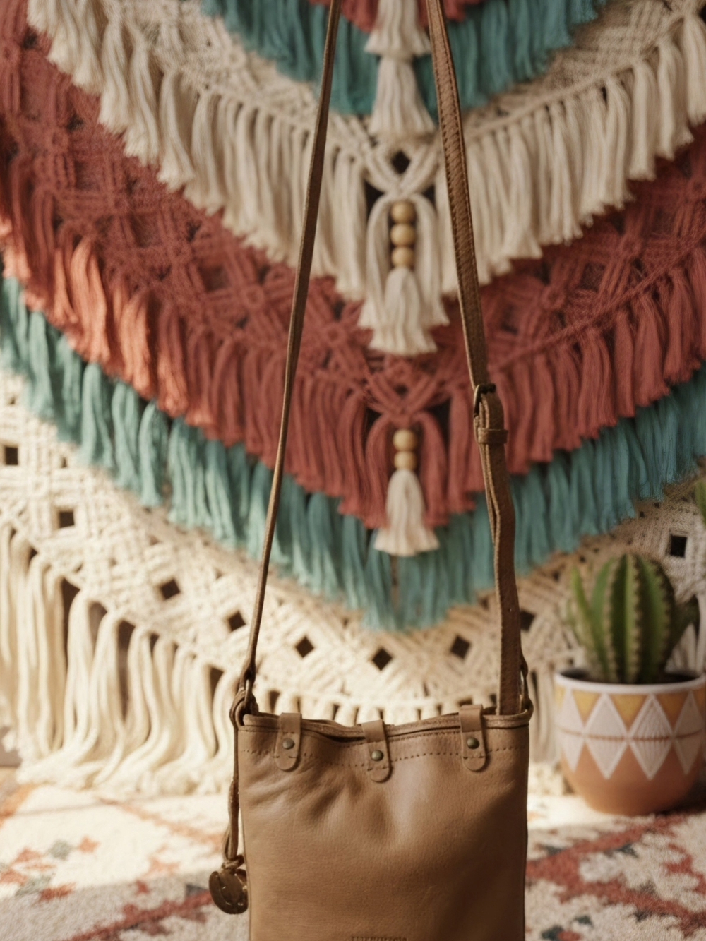 Vintage Lucky Brand Mini Leather Drawstring Bucket Crossbody Bag Tan Boho Y2K. - Picture 4 of 10